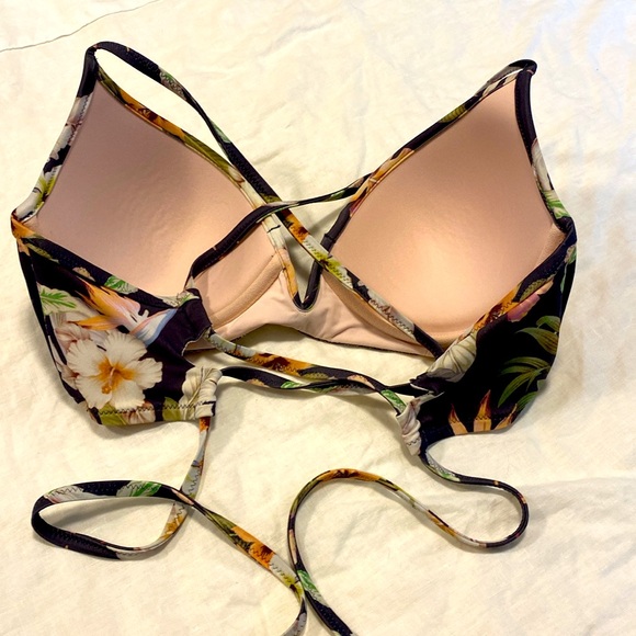 Two piece bikini. 36C Brown & pink with tropical flowers (peach, green & crème). - Picture 2 of 8